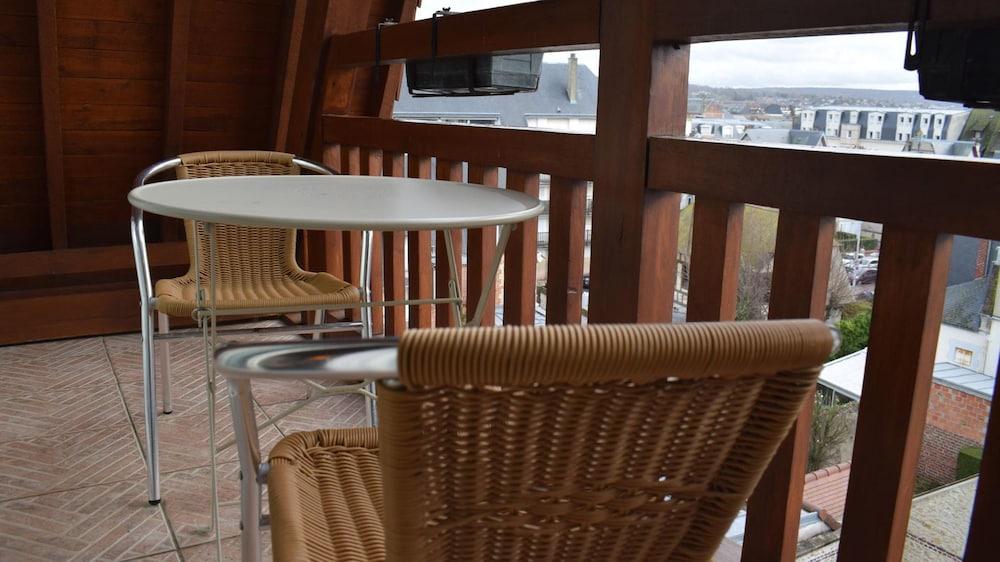 Le Trophee Boutique Hotel Spa- La Loggia Appart'Hotel Deauville Exterior photo